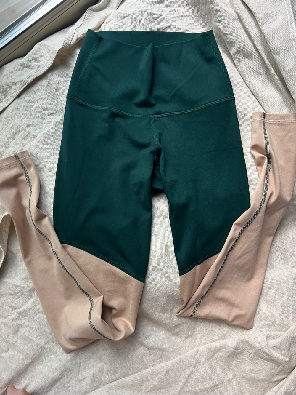 Mika Yoga Wear Two-Tone High-Waist Leggings in Deep Green & Beige